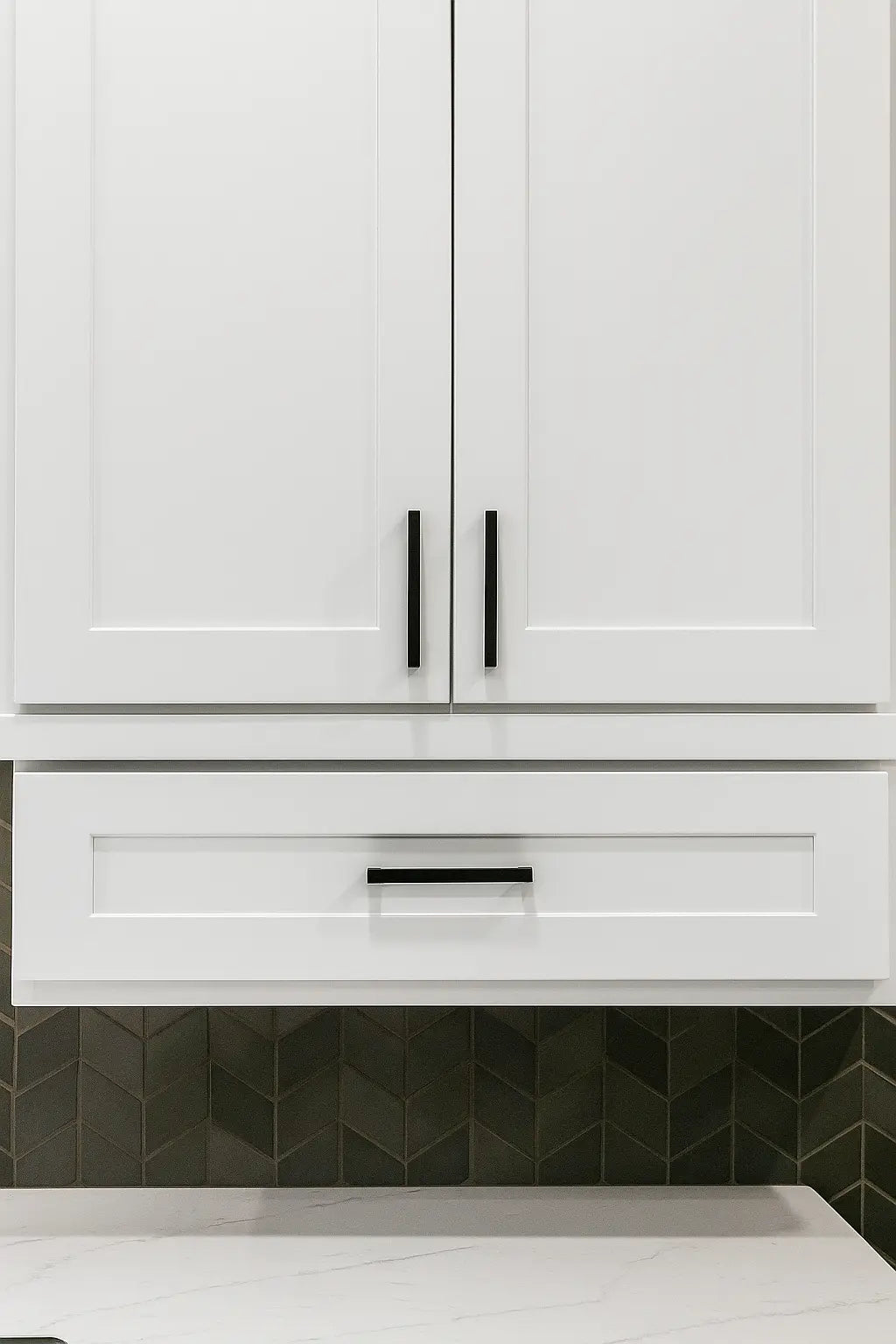 Signature Pearl White Kitchen Cabinets – Elegant, Bright & Timeless