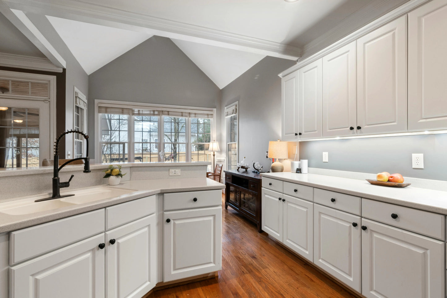 Signature Pearl White Kitchen Cabinets – Elegant, Bright & Timeless