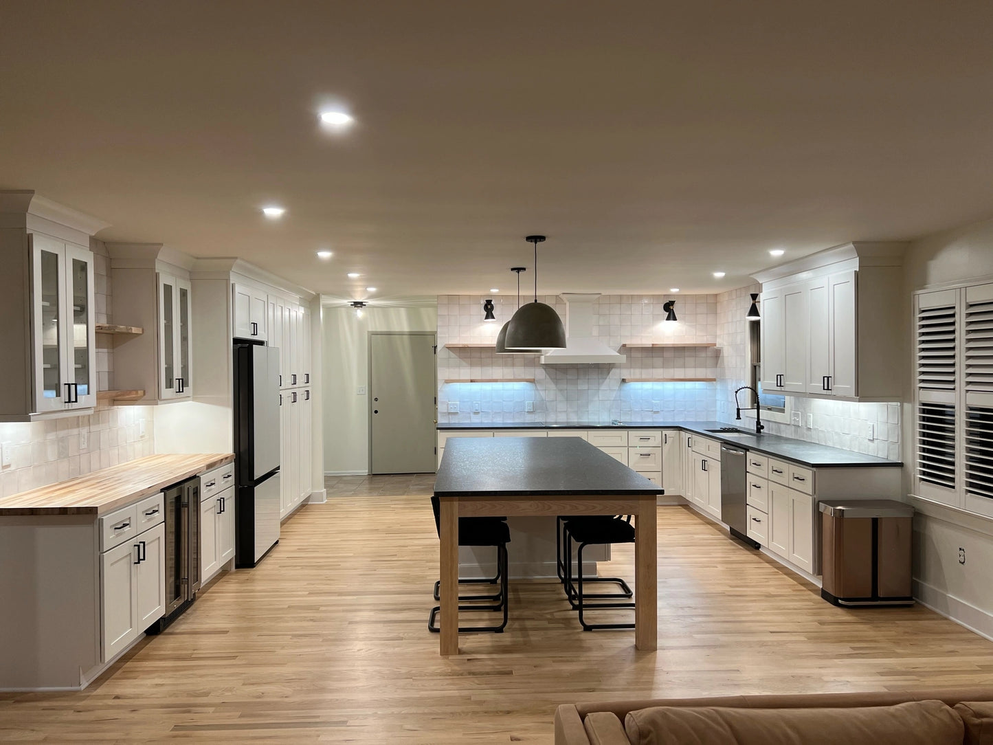 Signature Pearl White Kitchen Cabinets – Elegant, Bright & Timeless