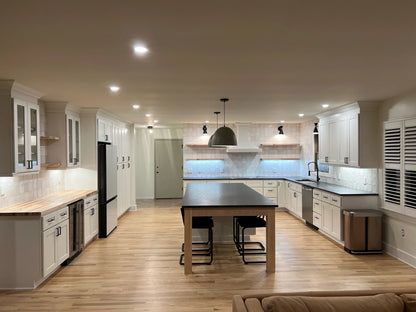 Signature Pearl White Kitchen Cabinets – Elegant, Bright & Timeless