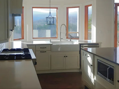 Linen Shaker Kitchen Cabinets – Warm Elegance Meets Timeless Style