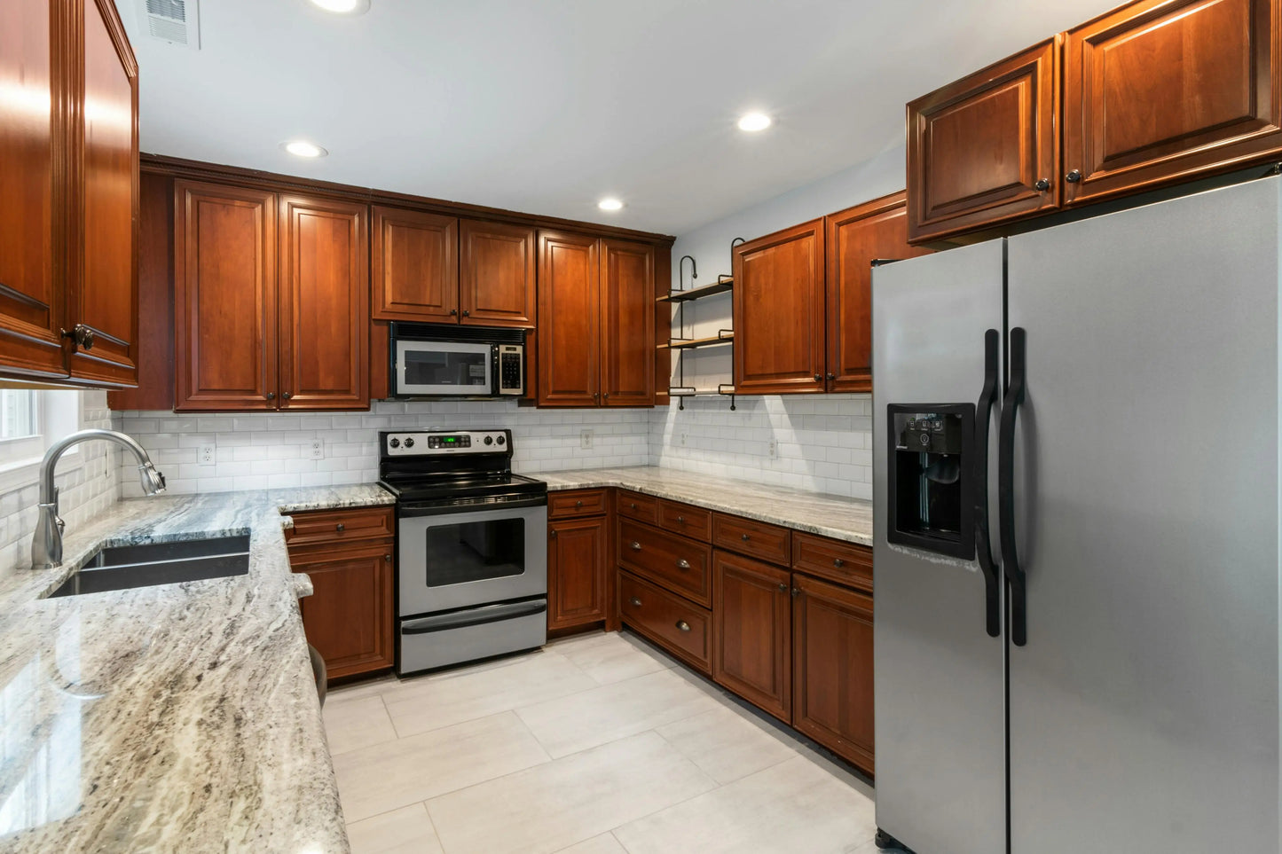 Desoto Linen & Woodland Brown Shaker Kitchen Cabinets – Warm Elegance Meets Timeless Style