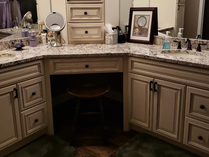 Signature Pearl Kitchen Cabinets – Elegant Creamy Finish for Timeless Kitchens