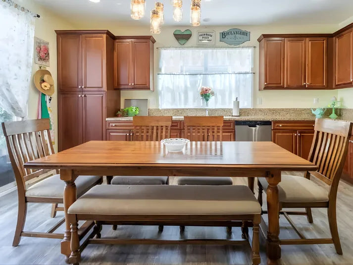 Woodland Brown Shaker Kitchen Cabinets – Elegant, Bright & Timeless